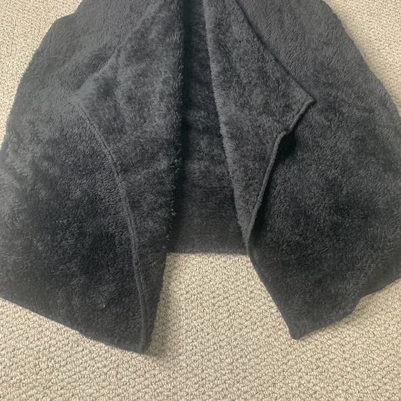 Meshme Womens Jacket Size‎ Medium Black Faux Fur Sleeveless Open Front Shawl - Picture 3 of 9